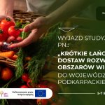 Obrazek przedstawia kosz wiklinowy pełen warzyw i owoców oraz napis: Wyjazd studyjny pod nazwą Krótkie łańcuchy dostaw rozwojem obszarów wiejskich do województwa podkarpackiego od 5 do 7 listopada 2025 roku.
