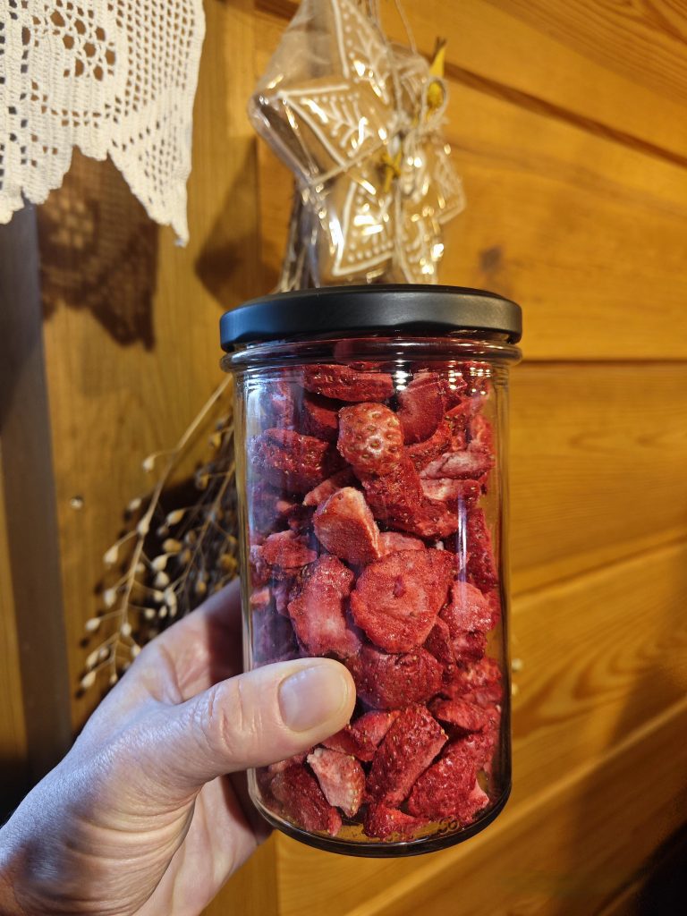 Liofilizowane truskawki w słoiku