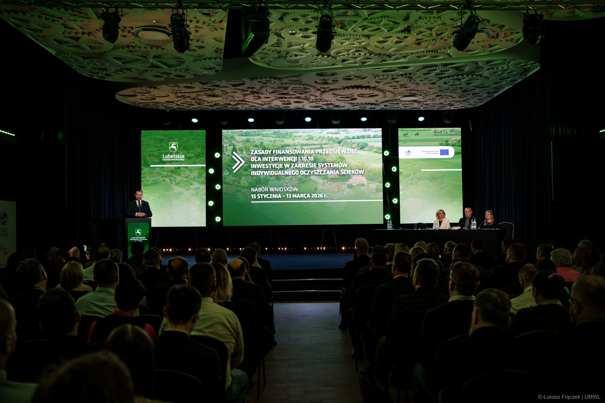 Konferencja dotycząca ogłoszonego naboru dla interwencji I.10.10 „Inwestycje w zakresie systemów indywidualnego oczyszczania ścieków”.